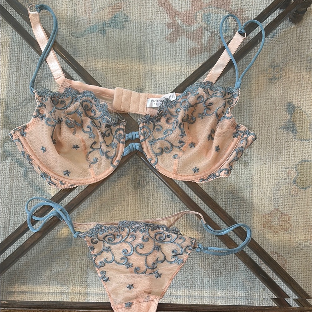 Victoria's Secret Tan and Blue Lace “Plunge” Bra 38D with coordinating panty (L)
